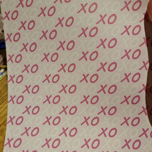 11 Leatherette Valentines X0X0 pink