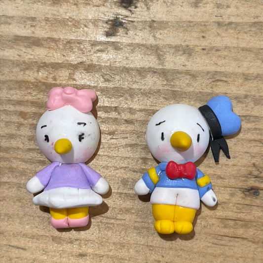 4 small Donald and daisy