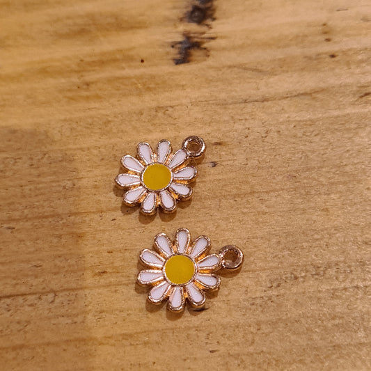 146 Embellishment daisy charms