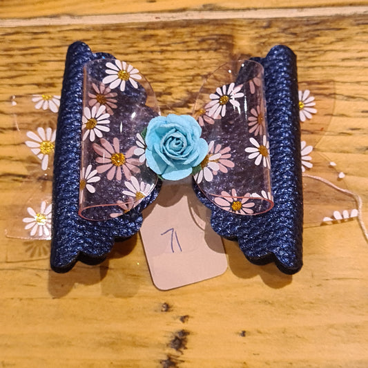 71 - Bow on clip floral